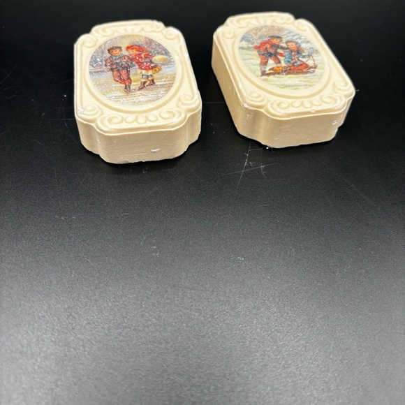 Vintage Avon 1977 Winter Frolics Soap Christmas's Victorian Children at Play‎ - Picture 2 of 4